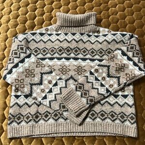 Forever 21 Cropped neutral toned fair isle turtleneck sweater women’s size med